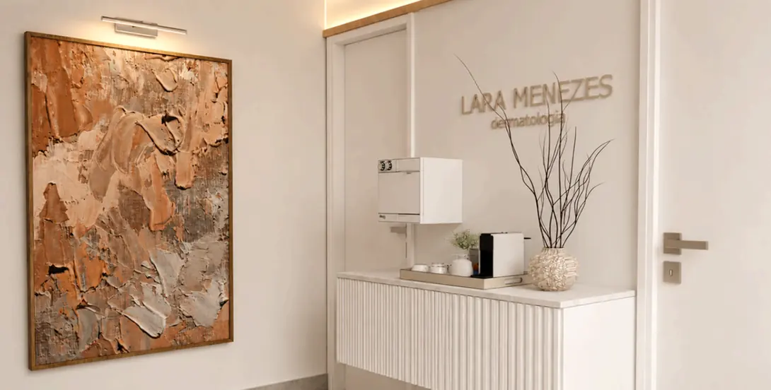 Recepção do consultório da Dra. Lara Menezes, dermatologista em Macaé